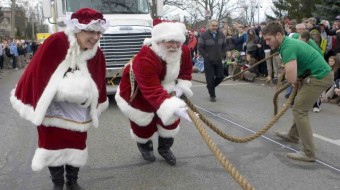 Santa Claus (Kevin Fast) in Canada – World’s Heaviest Sleigh pull for charity