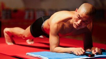 Policeman in China holds Planking position for over 8 hours